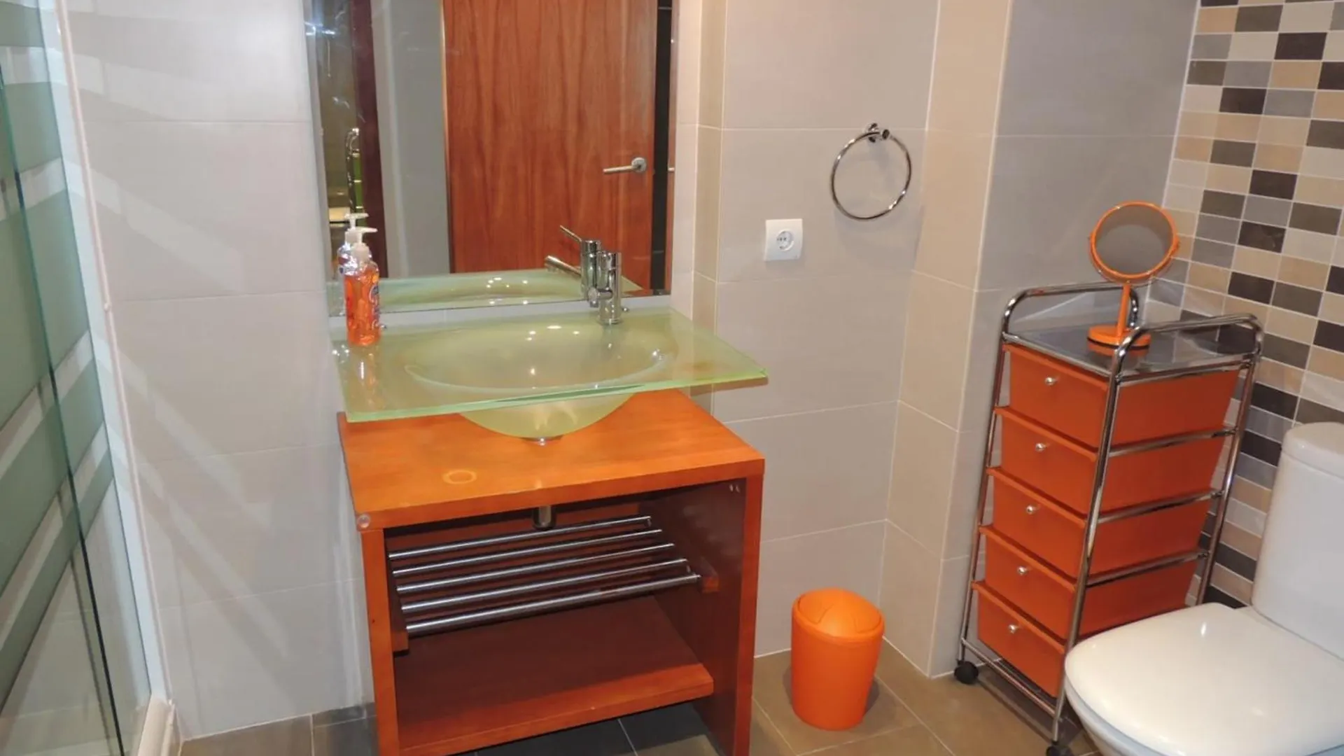 אמפוריבראבה Pretty Apartment With Balcony