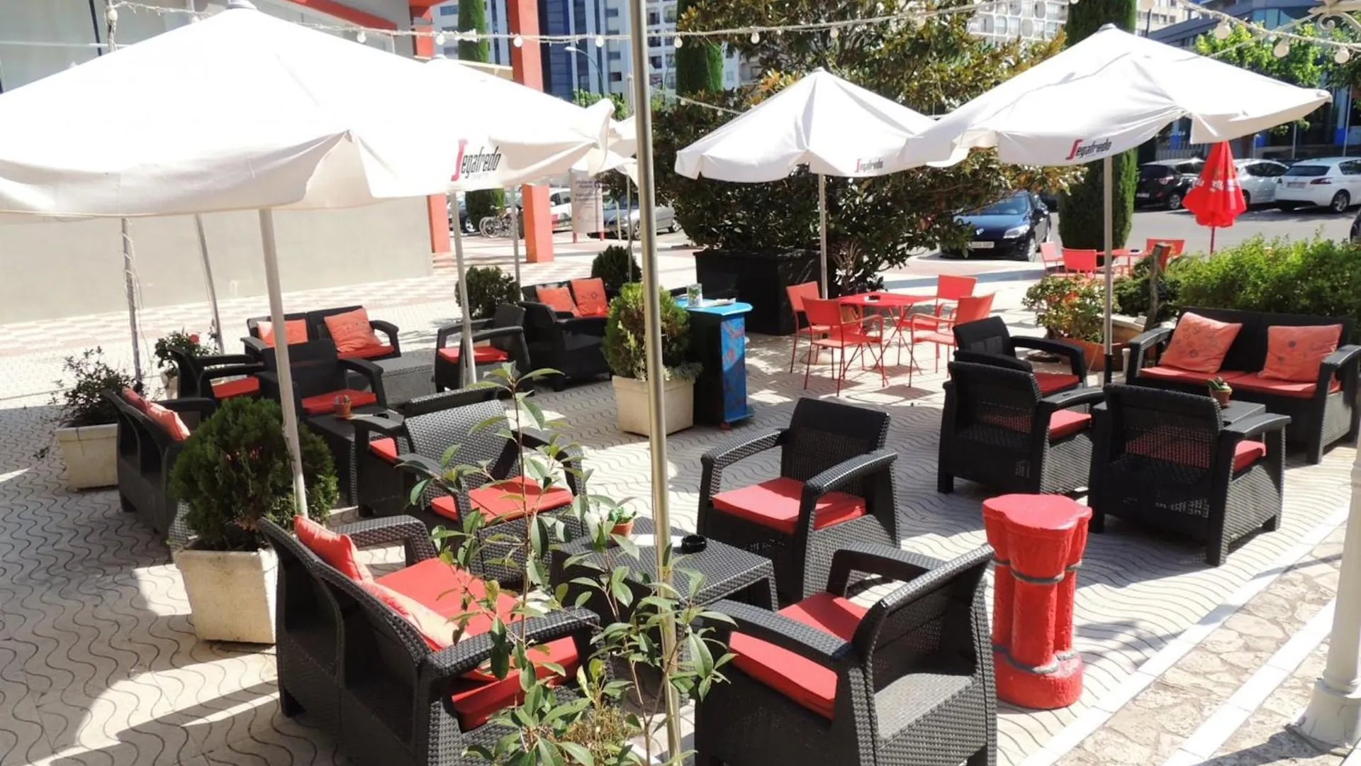אמפוריבראבה Pretty Apartment With Balcony